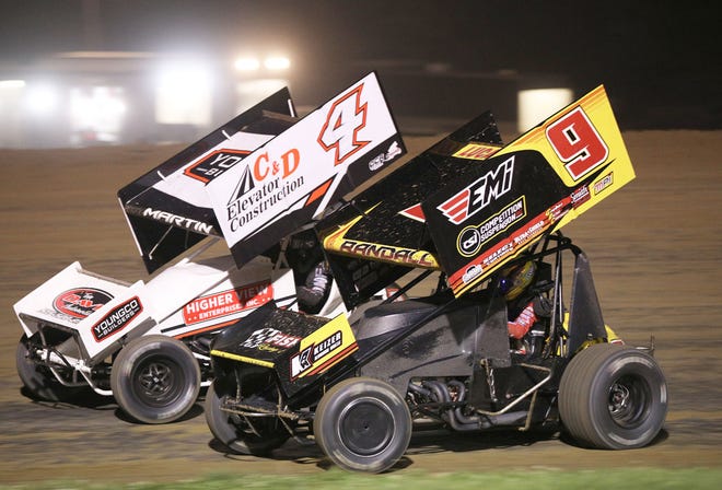 Chase Randall (9), Waco, Texas, pulls inside of Chris Martin, Ankeny in the Sprint Invaders feature. Randall went on to pass Paul Nienhiser and Chris Martin to take the win.