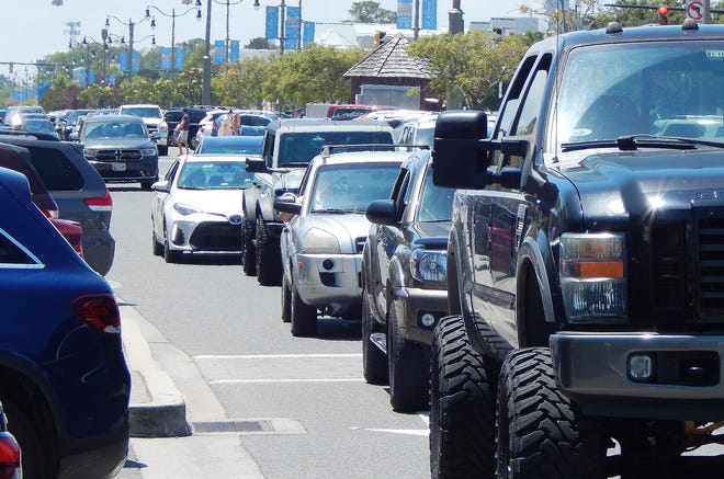 Sunday, May 29th of Memorial Day Weekend in Rehoboth Beach brought big crowds to the Boardwalk and Beach. Parking was at a premium in downtown as visitors flocked to the beach on another great day to kick off the Summer Season.