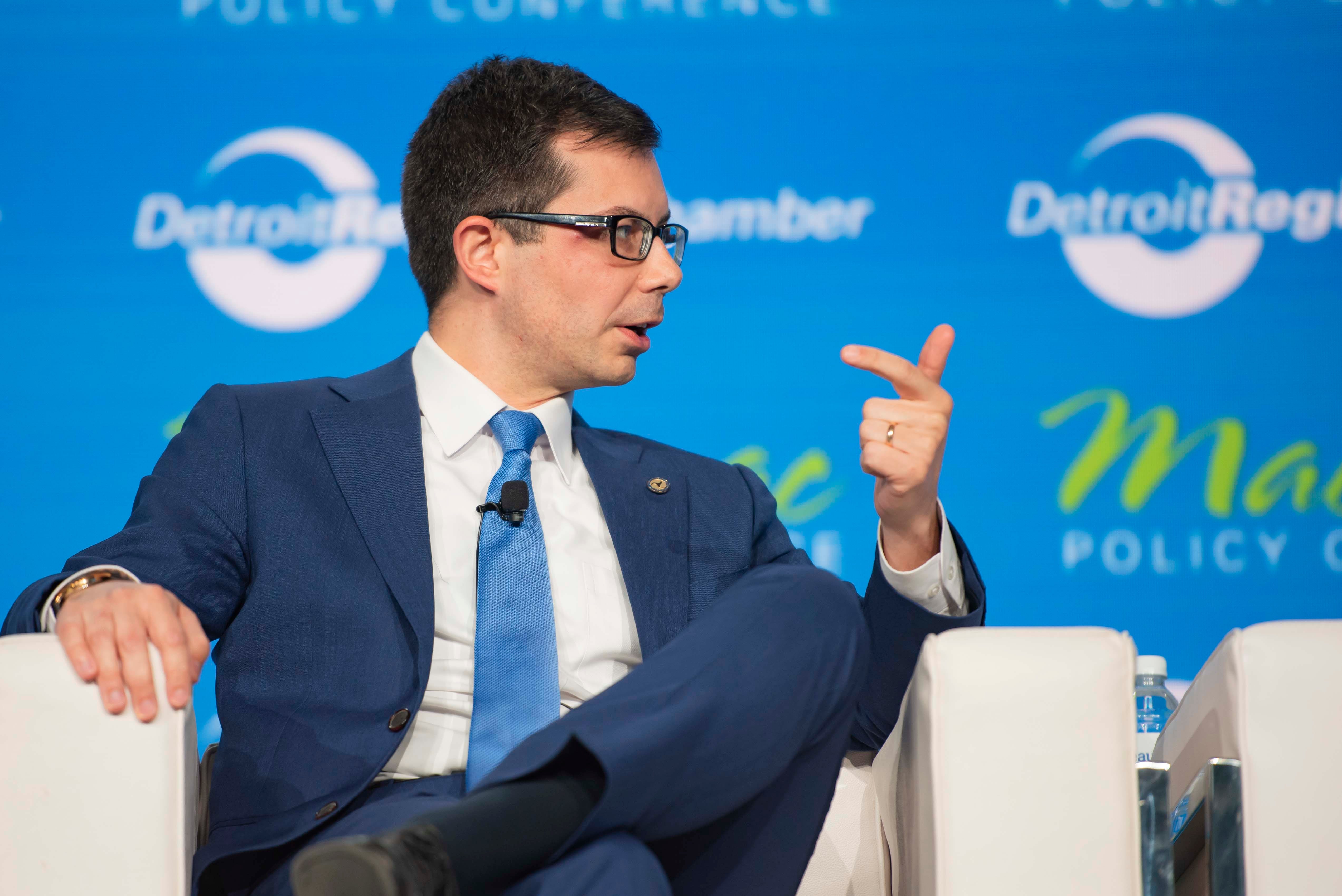 Buttigieg di Michigan mengumumkan 8 juta dalam infrastruktur kereta api, hibah keselamatan