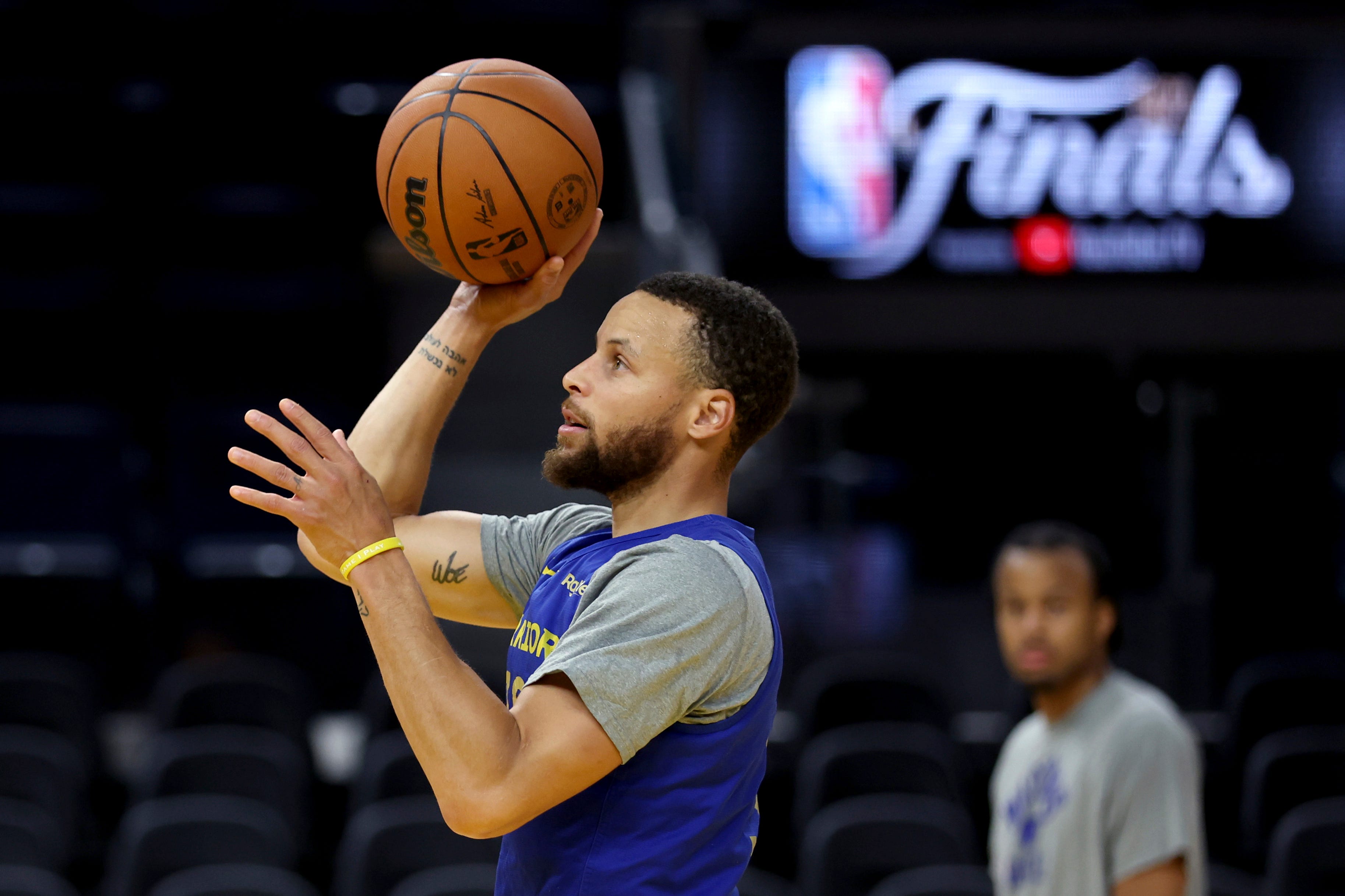 Stephen Curry preparing to shoot a basketball with one hand.