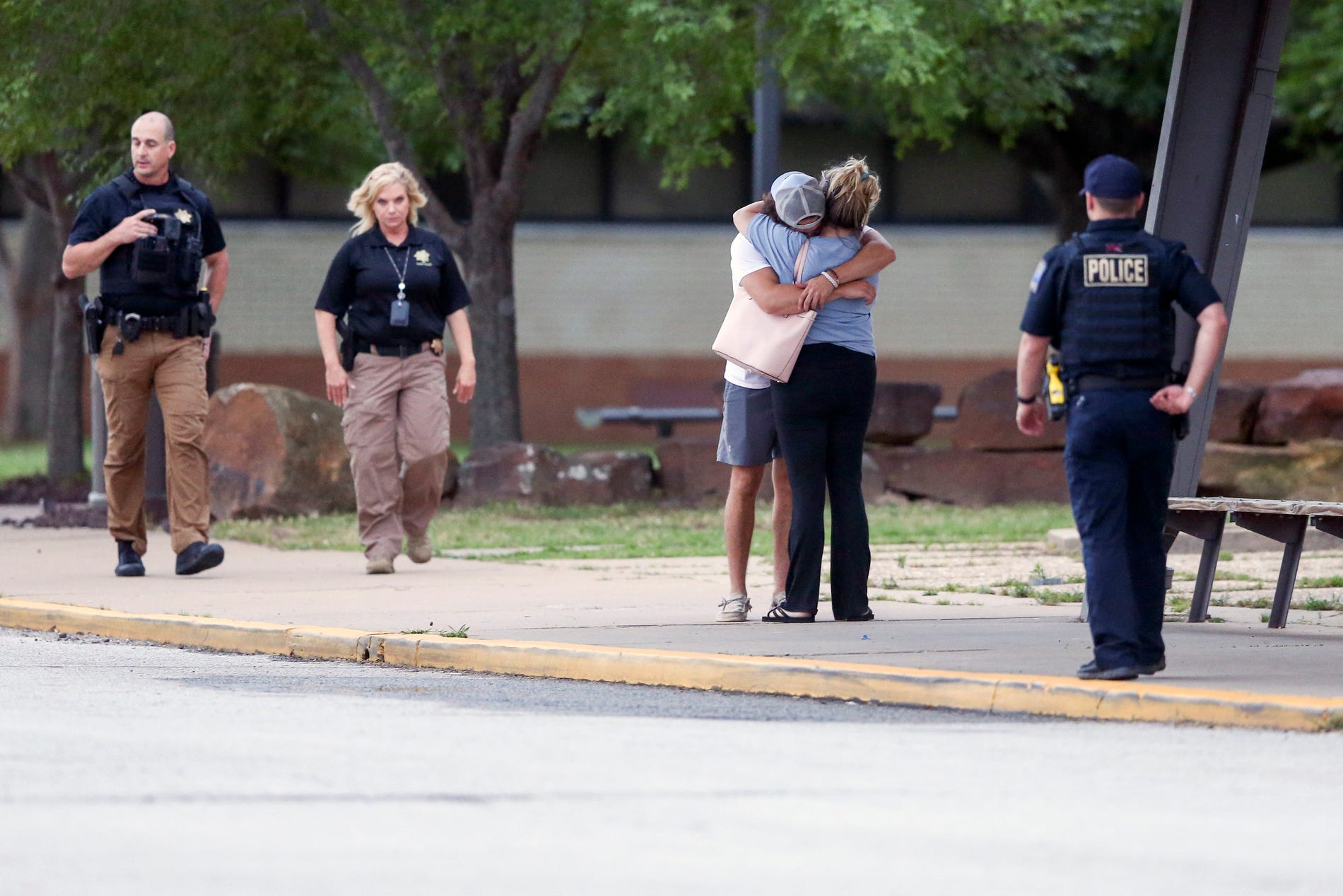 Oklahoma shooting, Queen's Platinum Jubilee Daily Briefing Thursday