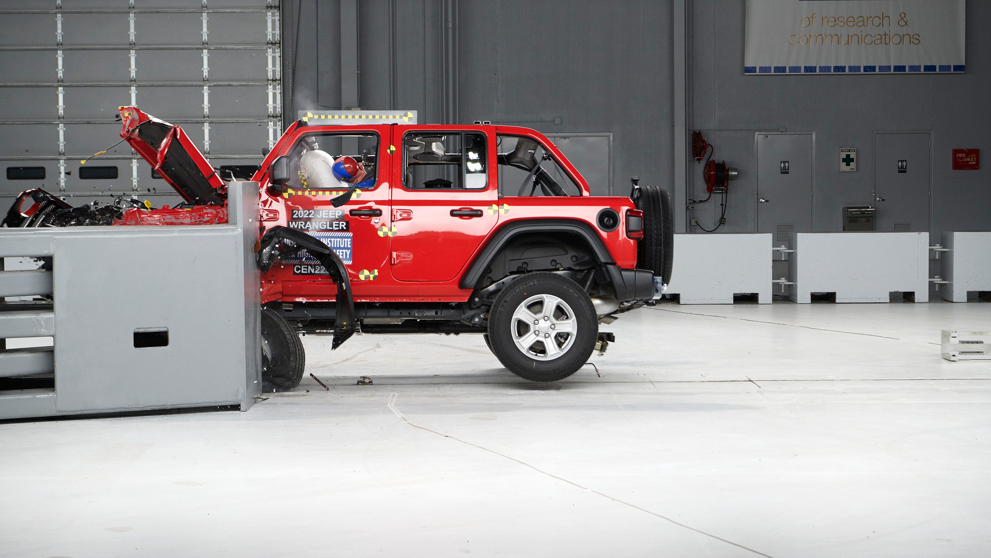 2022 Jeep Wrangler tips over in Insurance Institute for Highway Safety  crash test