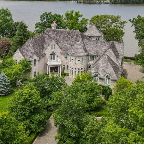 A 1.17 acre estate that cost around $6 million to 