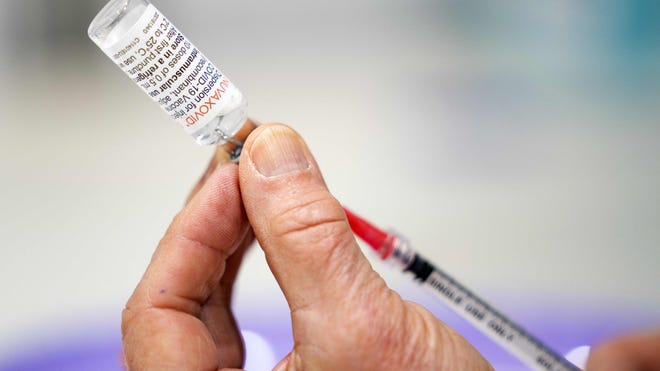 Fall COVID vaccine should target ommicron variant, FDA panel advises