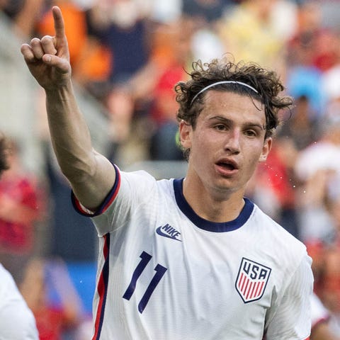 Brenden Aaronson celebrates his goal against Moroc