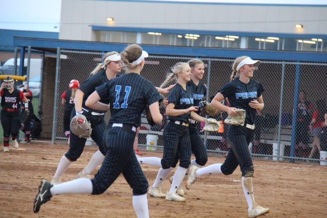 Jayette players head back to the dugout after getting an out to end an inning against Greene County on Monday, June 6, 2022.