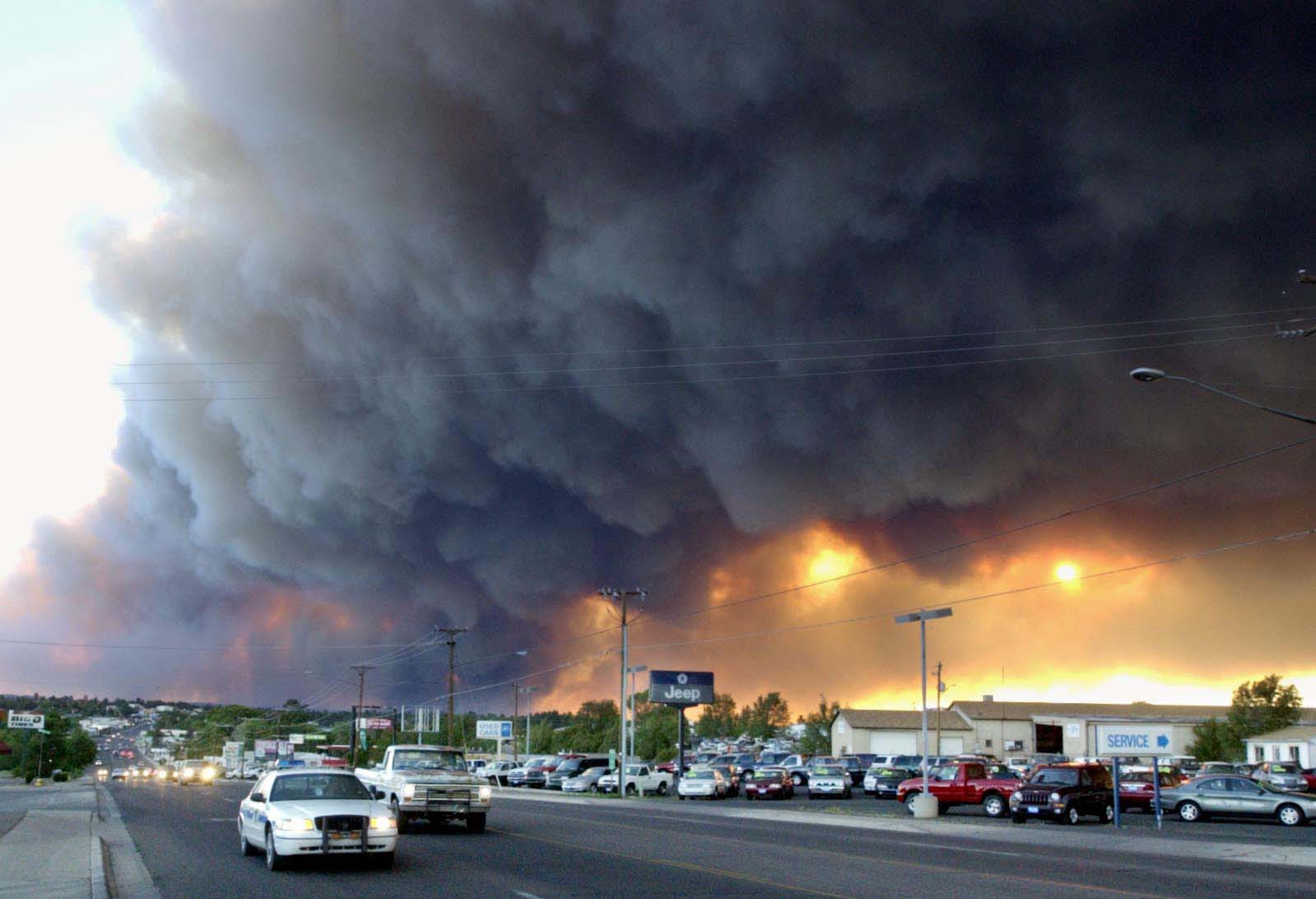 A smoke column rise from a 