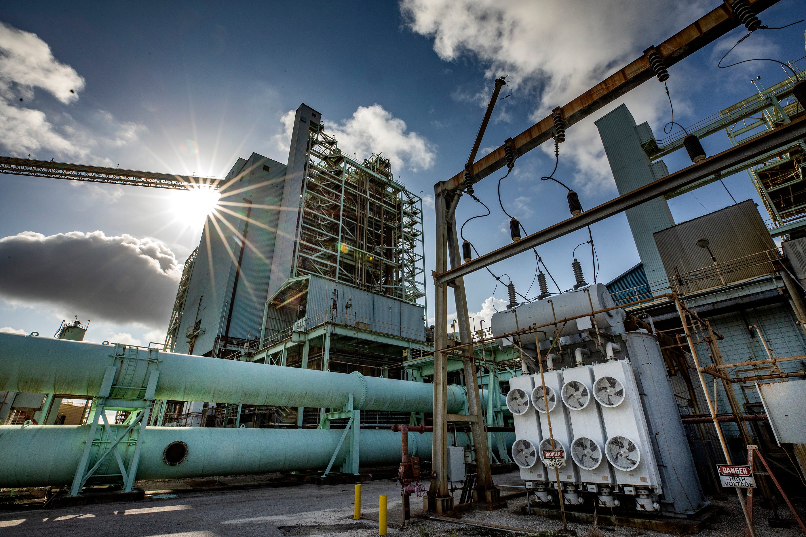 lakeland-electric-s-mcintosh-power-plants-are-now-being-demolished