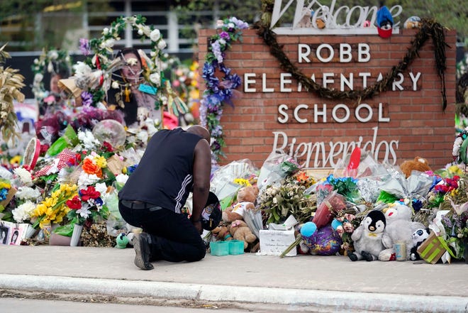 June 9, 2022: Reggie Daniels pays his respects to a memorial at Robb Elementary School, in Uvalde, Texas, created to honor the victims killed in the recent school shooting. Two teachers and 19 students were killed in the mass shooting.