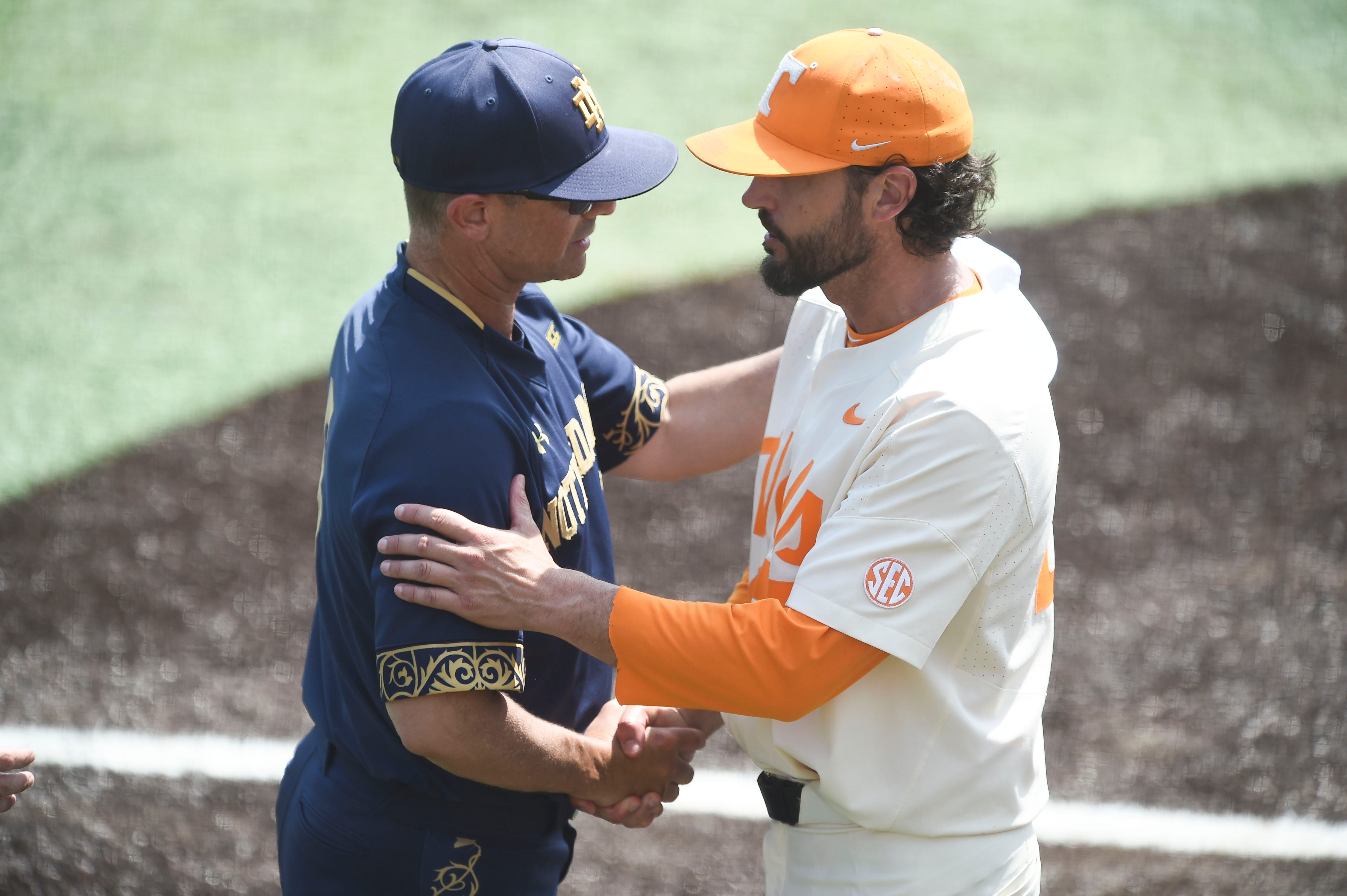 arriba-73-imagen-notre-dame-baseball-coach-salary-abzlocal-mx
