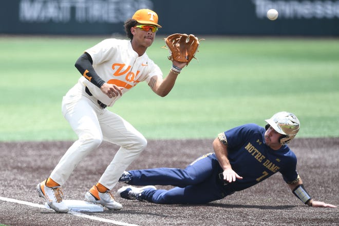 Notre Dame's Jack Zyska (7) steals third base under Tennessee's Trey Lipscomb (21)during the NCAA Knoxville Super Regionals between Tennessee and Notre Dame at Lindsey Nelson Stadium in Knoxville, Tennessee on Sunday, June 12, 2022.
