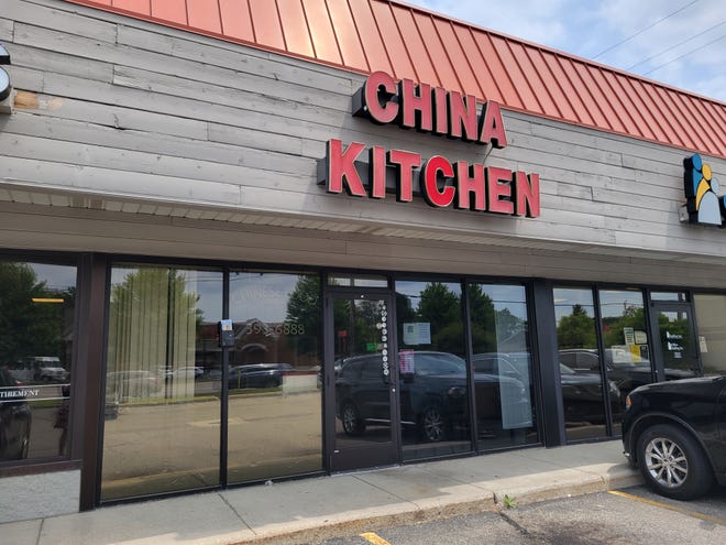 Hollanders were treated to a unique restaurant review Sunday evening, after a pair of orders were mixed up at China Kitchen.