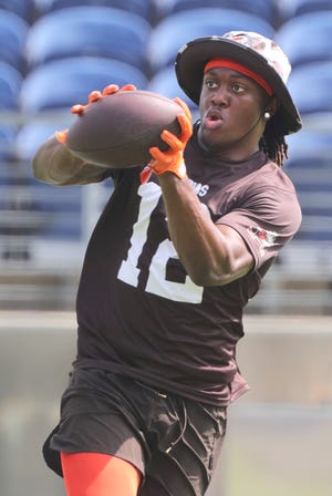 Cleveland Browns rookie receiver Michael Woods II catches a pass during minicamp at Tom Benson Hall of Fame Stadium in Canton, June 15, 2022.