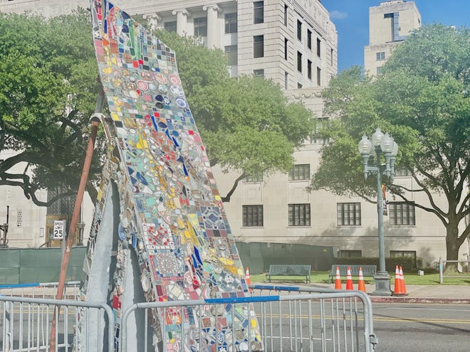 The Shreveport Arts Council and artist Bruce Allen are repairing the "Quilt Kiosk that sits at the corner of Texas and McNeil in downtown Shreveport.