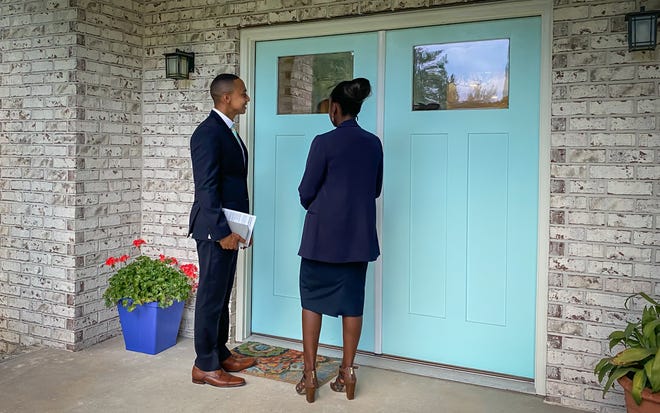 Tallahassee residents Jean-Pierre and Kenade Knox in the door-to-door ministry of Jehovah's Witnesses.