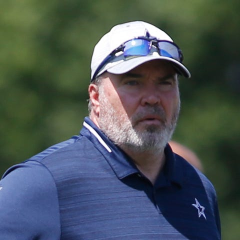 Dallas Cowboys head coach Mike McCarthy looks on d