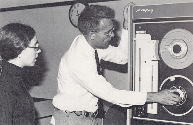 Physics professor Peter Kloeppel demonstrates how to load a magnetic tape onto Monmouth College’s mainframe computer in 1975.