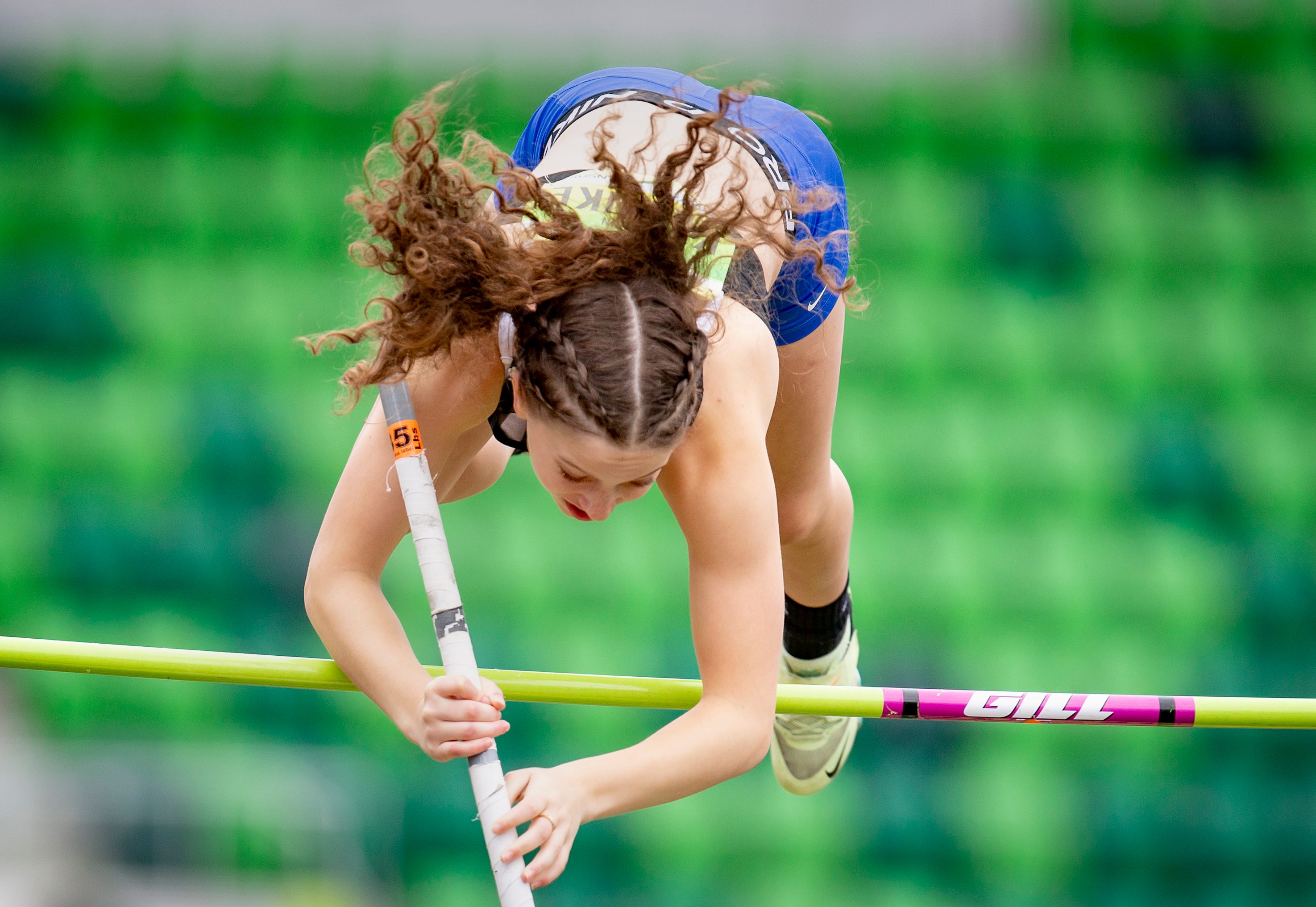 Eugene pole vaulter Addison Kleinke jumps to record heights