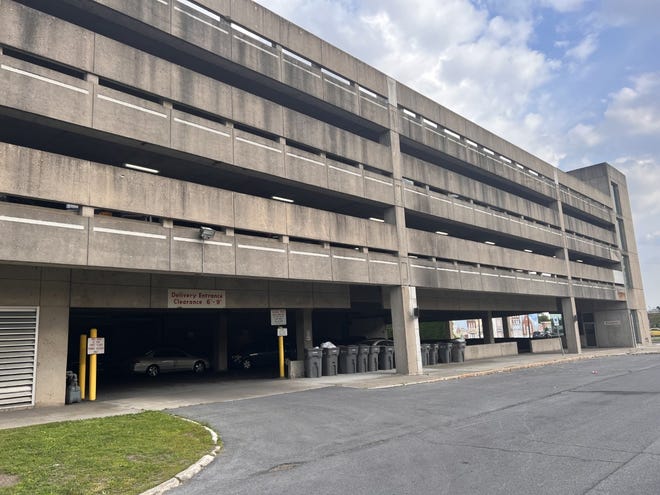 Rome’s Common Council voted unanimously Wednesday to use almost $3.5 million in American Restoration Plan Act (ARPA) funding to demolish the James Street Parking Garage and replace it with a surface lot with greenspace.