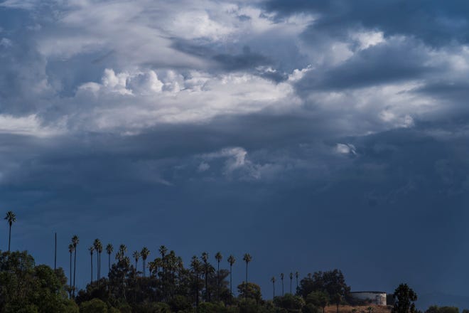 USA Updates Lightning death near Los Angeles
 TOU