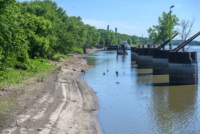 Plans are in the works to clean up a five-block area of the Pekin riverfront from St. Mary Street in the north to Fayette Street in the south.