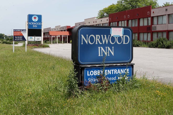 Boston Heights residents are opposing plans for a Sheetz gas station at the site of the shuttered Norwood Inn.