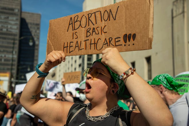 El sistema de salud más grande de Michigan cambia su postura sobre el aborto