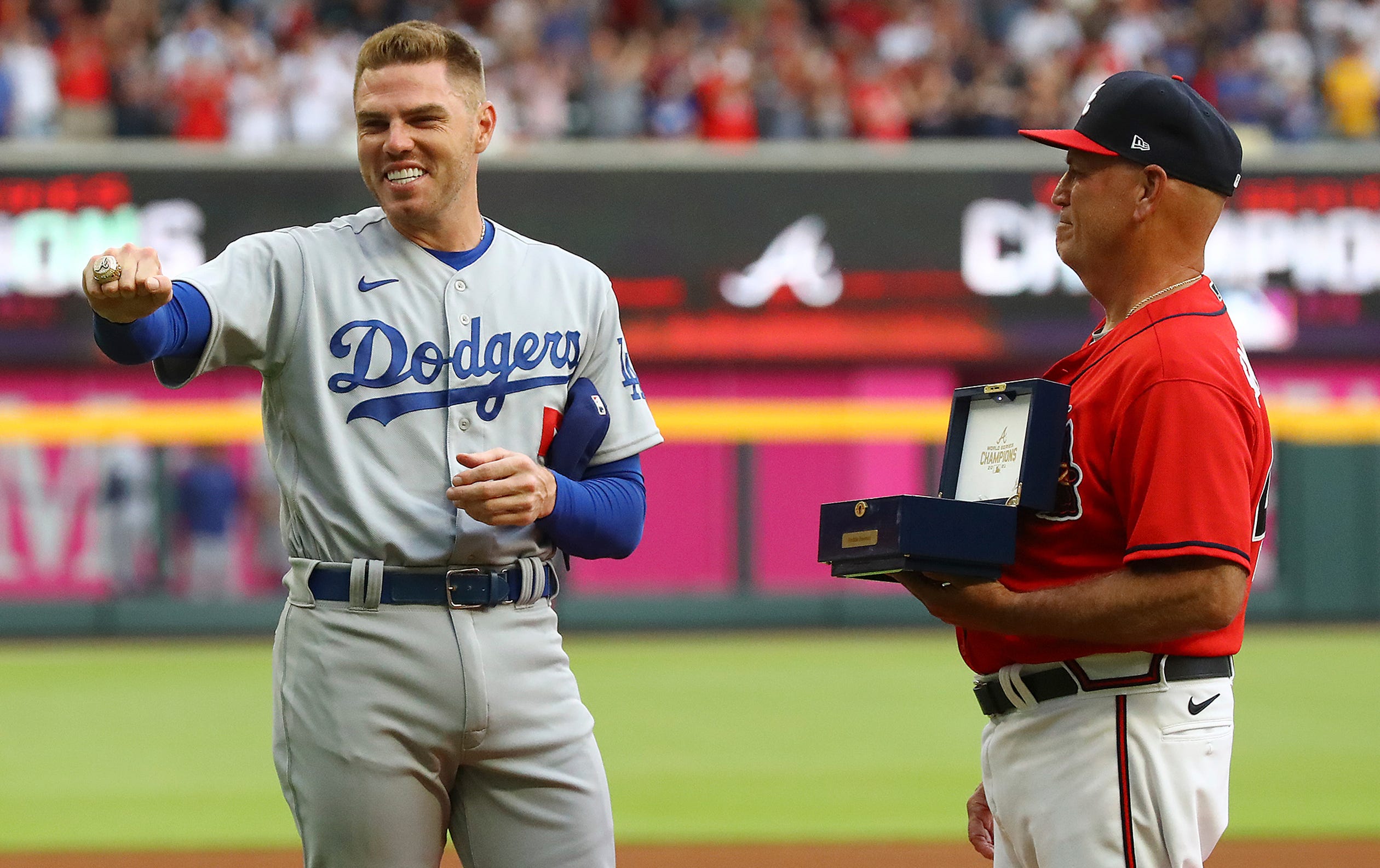 Freddie Freeman gets Braves World Series ring in emotional return