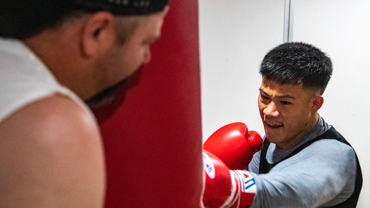 Photos: Brandun Lee prepares for his next fight