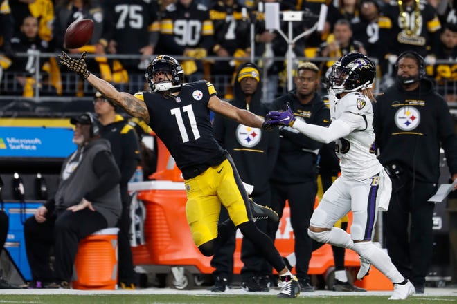 Pittsburgh Steelers wide receiver Chase Claypool reaches for a one handed catch against the Baltimore Ravens during an NFL football game at Heinz Field, Sunday, Dec. 5, 2021 in Pittsburgh. (Winslow Townson/AP Images for Panini)
