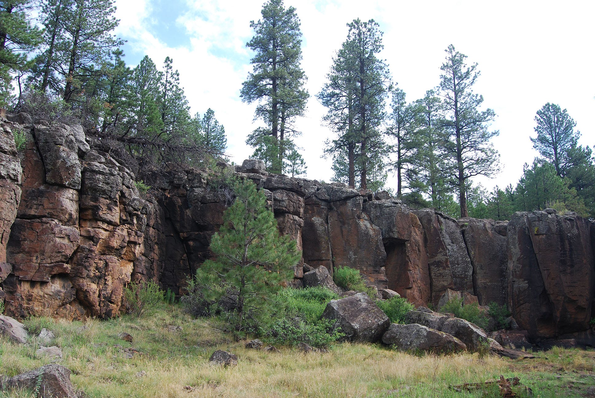 Williams AZ: Hike the Keyhole Sink Trail to see petroglyphs