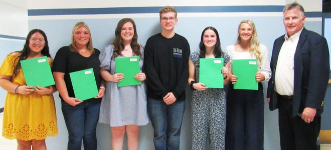 The McKenzie Raupach Memorial Scholarship winners are from left: Rebecca Trulick, Emma Peck, Savanna Snyder, Austin Glessner, Katelyn Sell and Kassidy Smith with Larry Hankinson.
