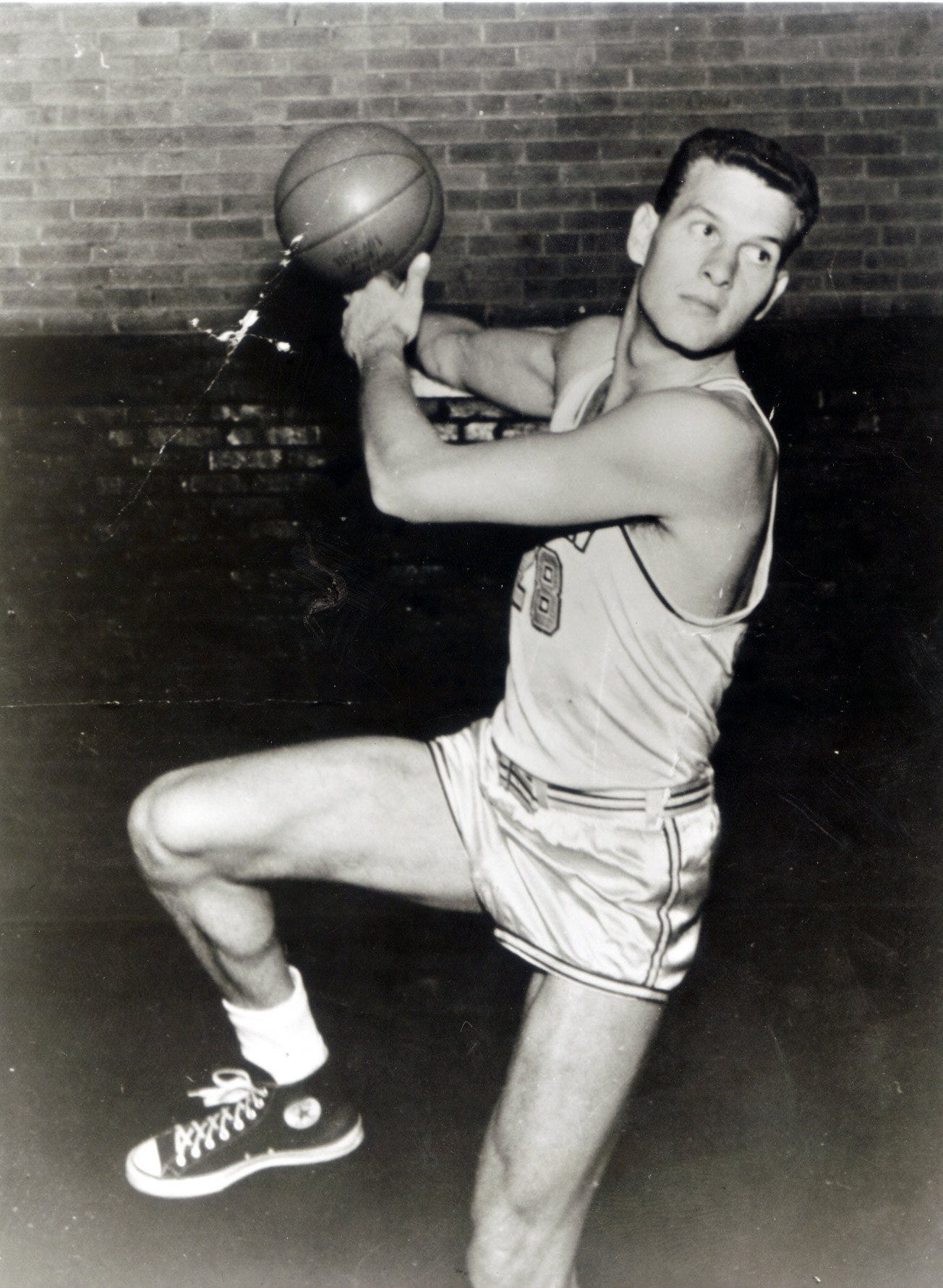 Frank Selvy, Furman basketball legend who scored 100 points in a game, dies at 91