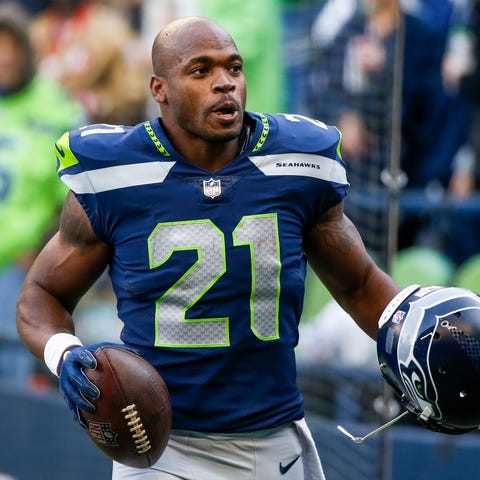 Adrian Peterson is reportedly set to meet Le'Veon 