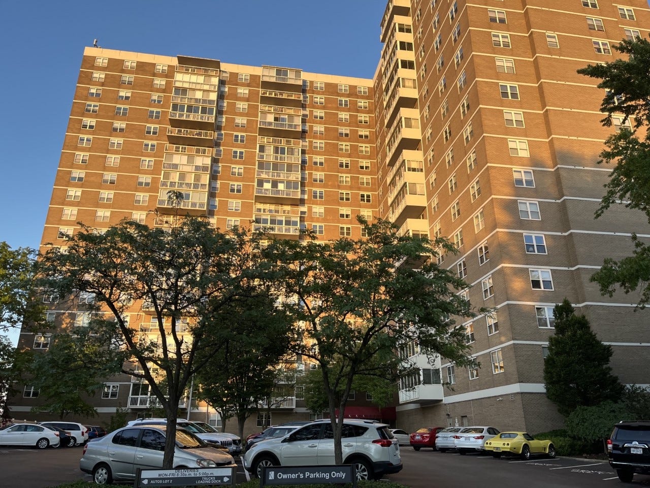 Residents leave Hyde Park condos after water main break, power outage