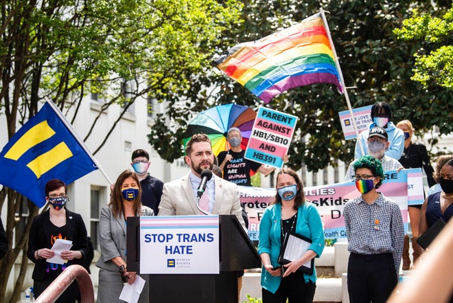 Alabama mengutip putusan aborsi dalam kasus pengobatan transgender