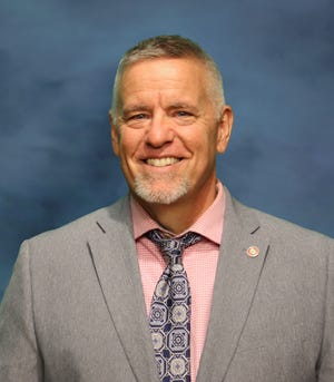 Steele named principal at Columbia Central Excessive College