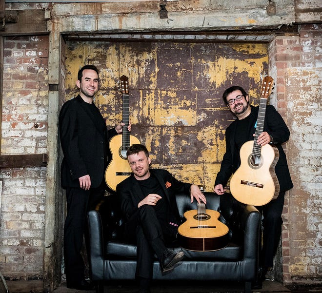 El trío de guitarras conectado con URI golpea los éxitos «Impressions of Spain» de Billboard