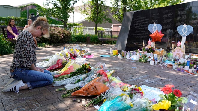 Highland Park'ta silahlı saldırı kurbanları için cenaze törenleri Cumartesi günü devam ediyor