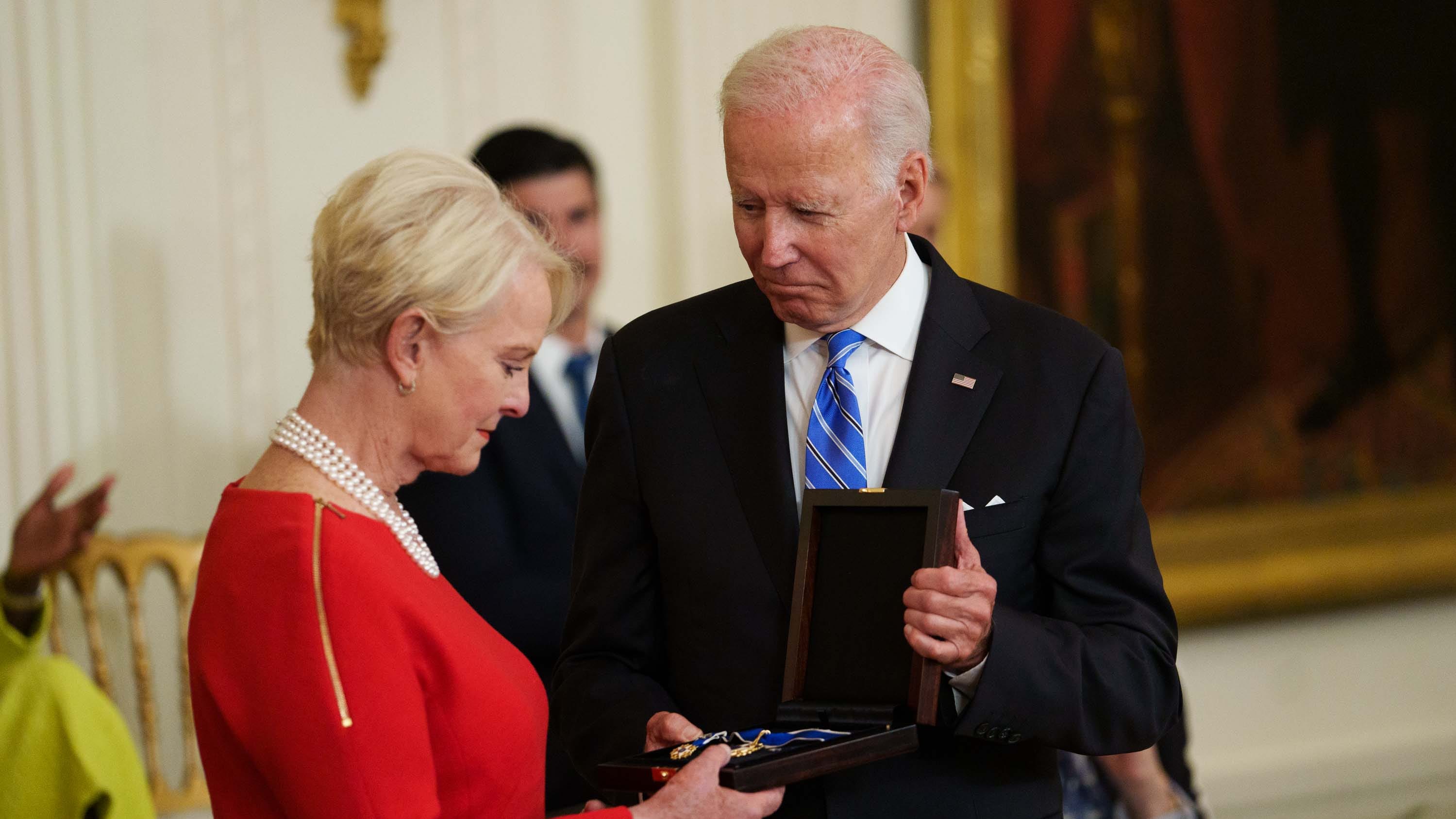 Cindy McCain, with tears in her eyes, remembers husband John McCain as she fights hunger in new role