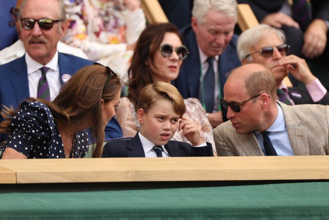 La duquesa Kate, el príncipe George y el príncipe William ven la final individual masculina de Wimbledon entre Novak Djokovic y Nick Kyrgios el 10 de julio.