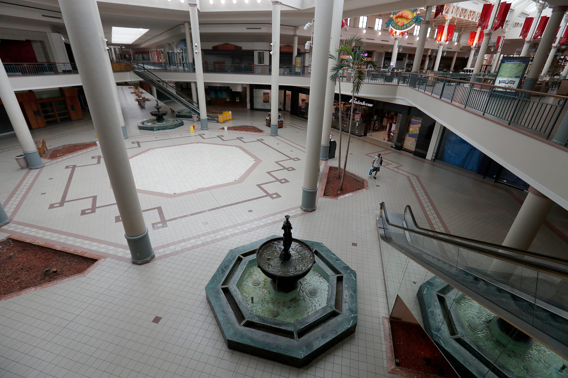 The Savannah GA Mall is about to be auctioned off. What's in the deal?
