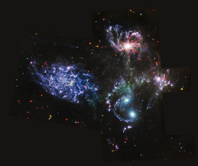Gambar ini disediakan oleh NASA pada hari Selasa, 12 Juli 2022, menunjukkan Stephan's Quintet, pengelompokan visual dari lima galaksi yang ditangkap oleh Instrumen Inframerah Tengah Teleskop Webb (MIRI).