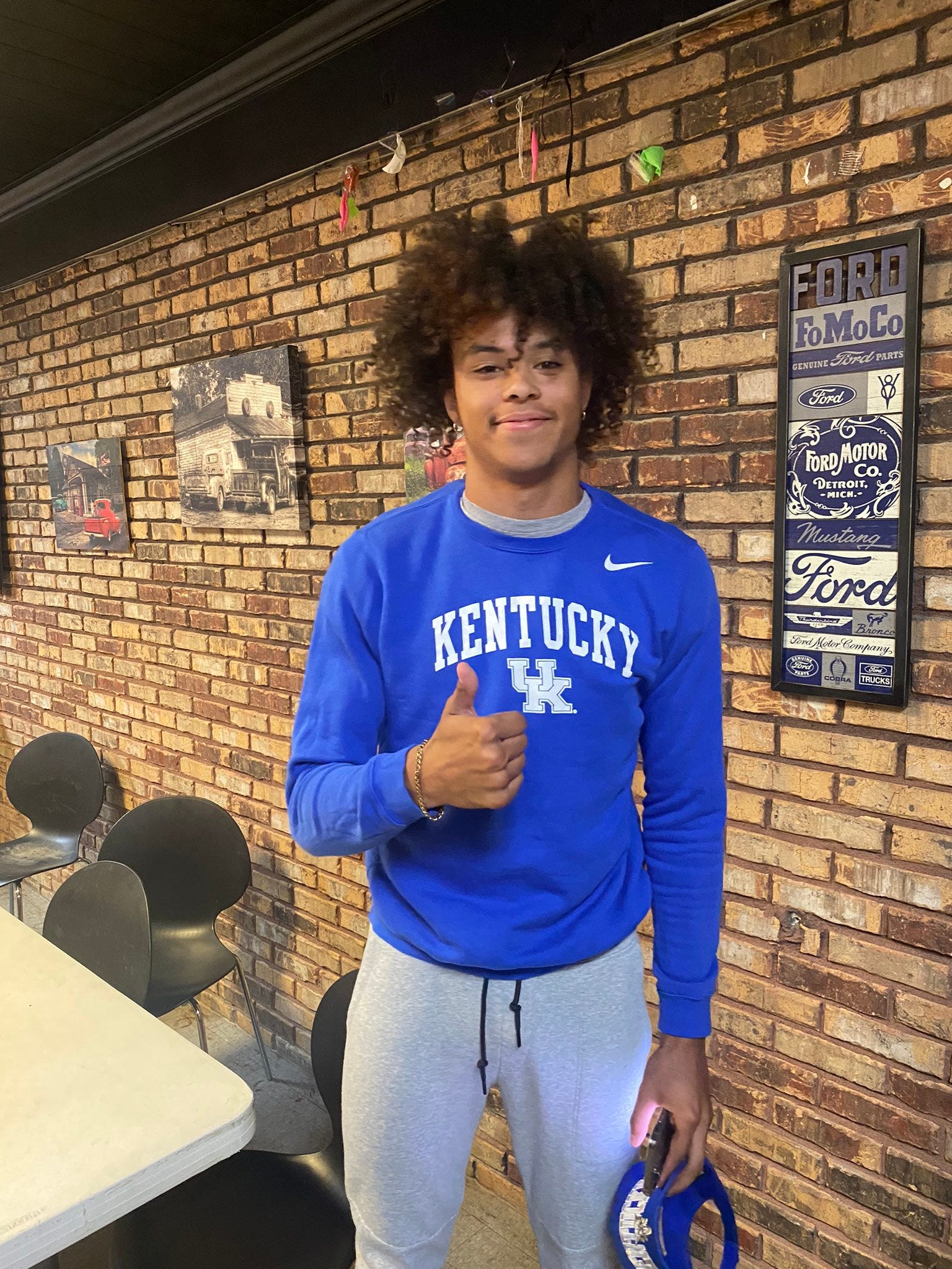 Why Kentucky football gave a scholarship to teen after 3 days
