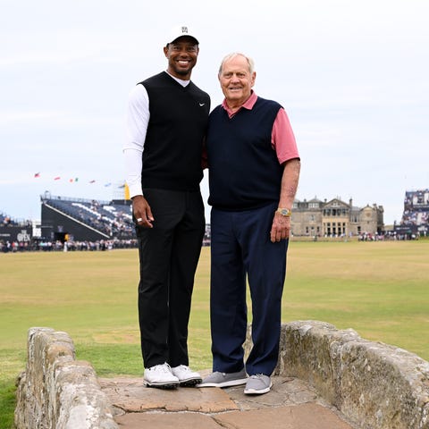 Tiger Woods poses for a photo with Jack Nicklaus.