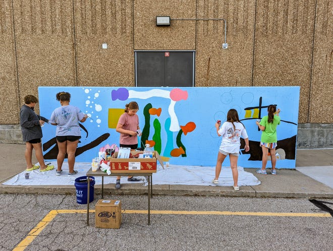 Shawnee Heights Elementary School students give back with ocean mural