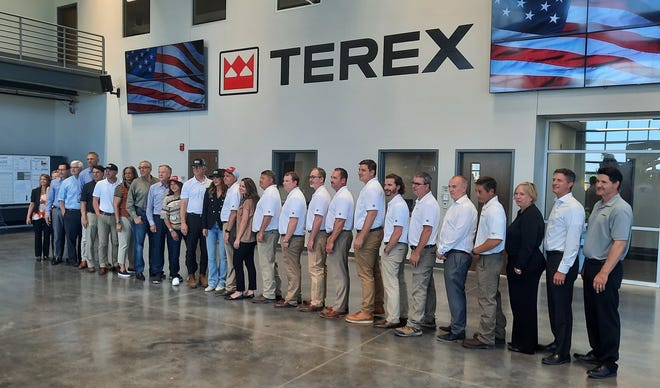 Gov. Kristi Noem joined the Terex Corporation Board of Directors and Terex Utilities employees in Watertown for a plant tour and luncheon on Wednesday. The board of directors consists of business executives from across the country.