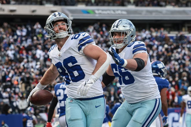 Dallas Cowboys tight end Dalton Schultz (86) celebrates his touchdown reception with guard Connor McGovern (66) during the second half against the New York Giants at MetLife Stadium.