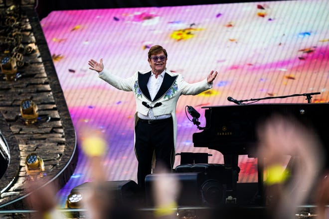 Elton John dá início aos prazos para sua turnê de despedida nos EUA na Filadélfia