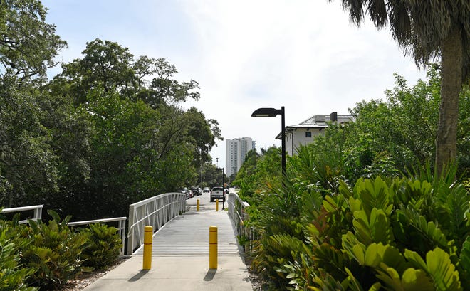 A footbridge over a creek connects The Homes of Laurel Park to Osprey Avenue at Brother Geenen Way. A canoe and kayak launch on the east side of the creek provides access to Hudson Bayou and Sarasota Bay.
